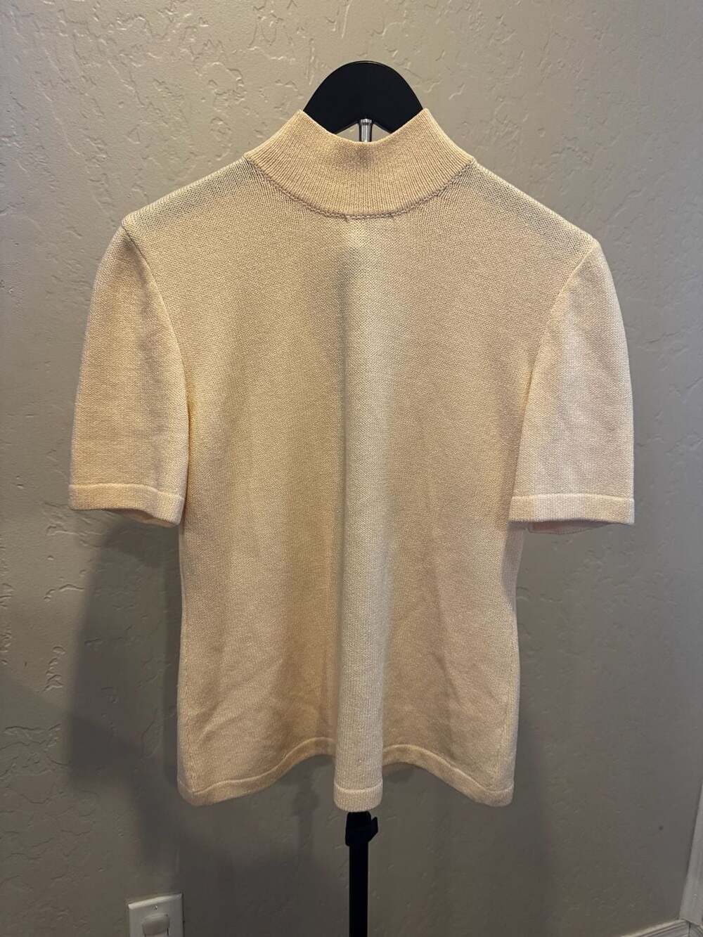 St. John Basics Gold Knit Metallic Mock Neck Short Sleeve Shirt Top Size Small